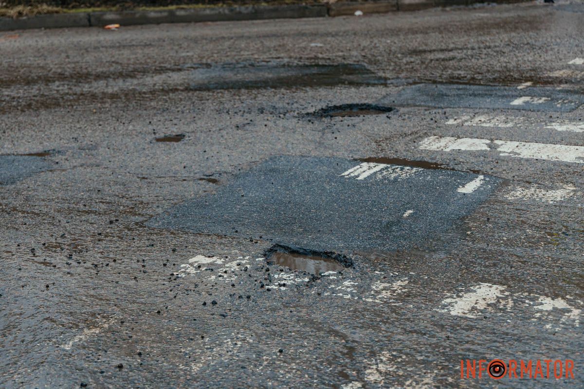 Ями-пастки: на Юрія Горовця у Дніпрі вода приховала небезпеку 5