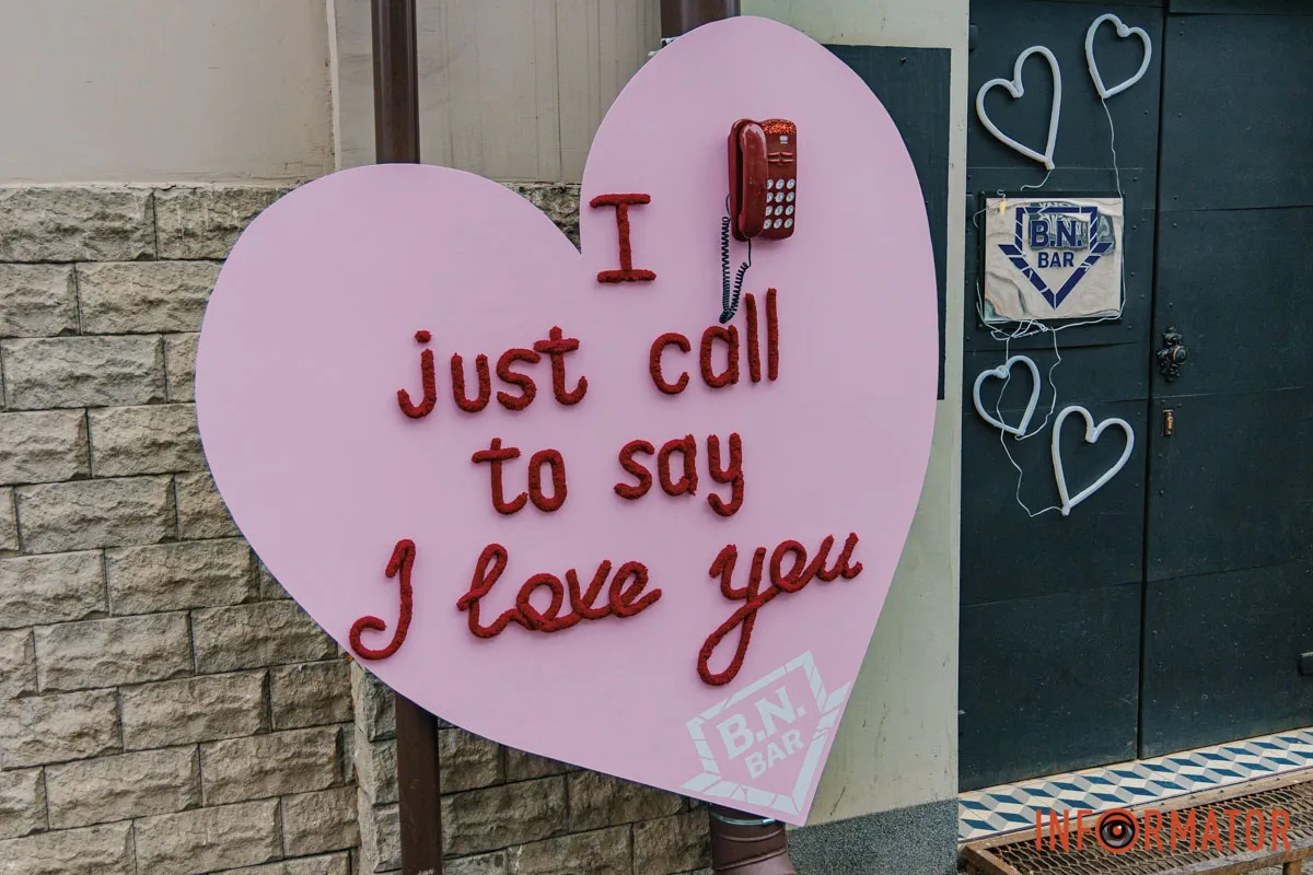 Дніпро готується до Дня закоханих: де знайти святкові фотозони 1