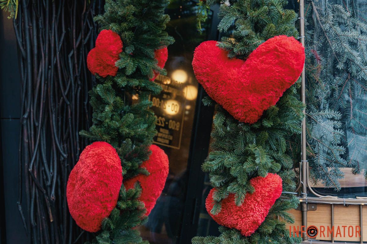 Дніпро готується до Дня закоханих: де знайти святкові фотозони 27