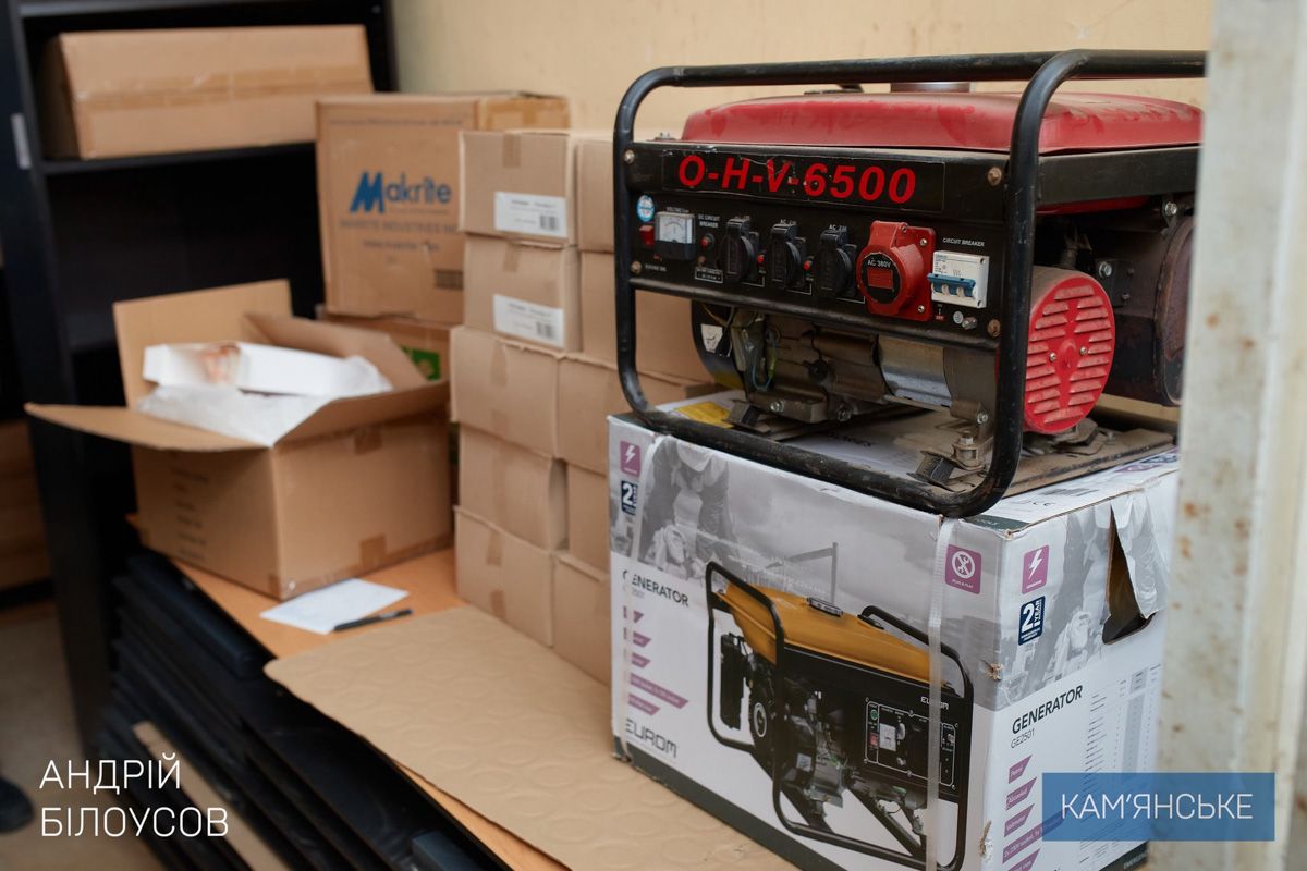 Передали воїнам генератори