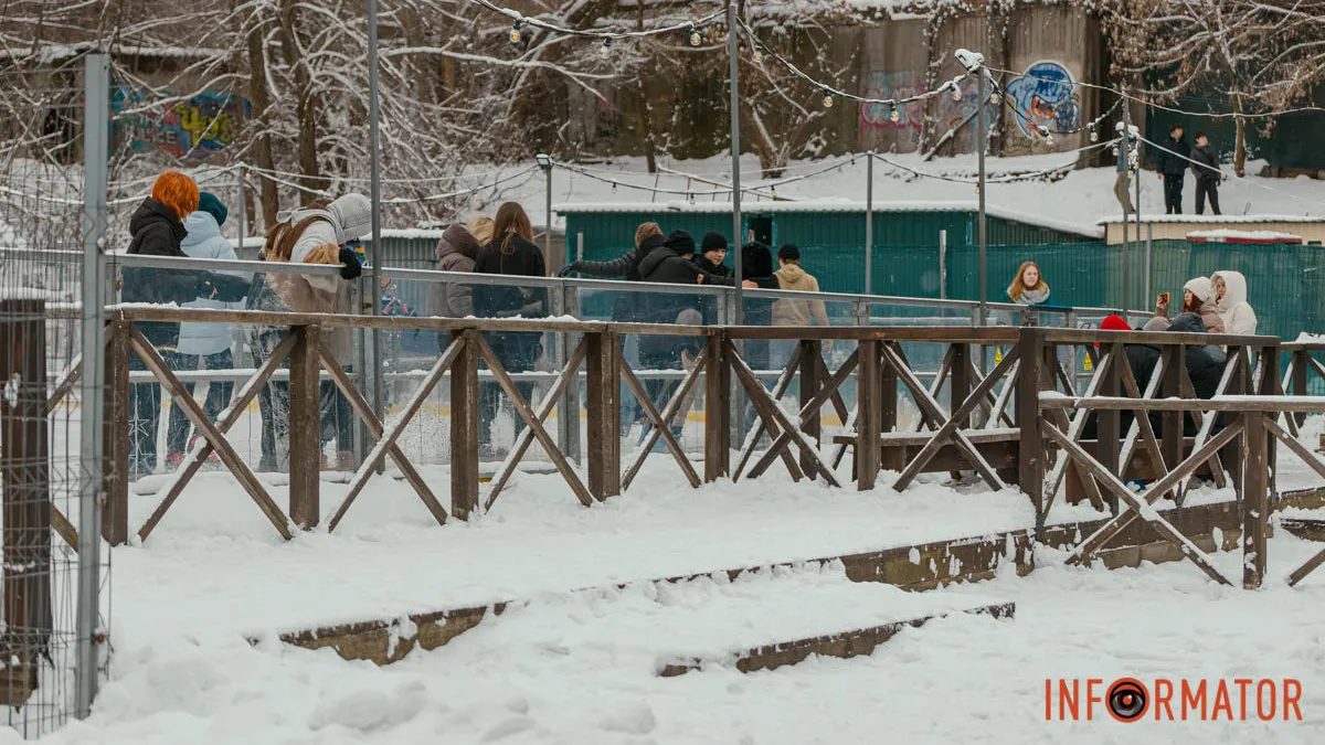 У Дніпрі у парку Зелений Гай через проблеми зі світлом закрили ковзанку