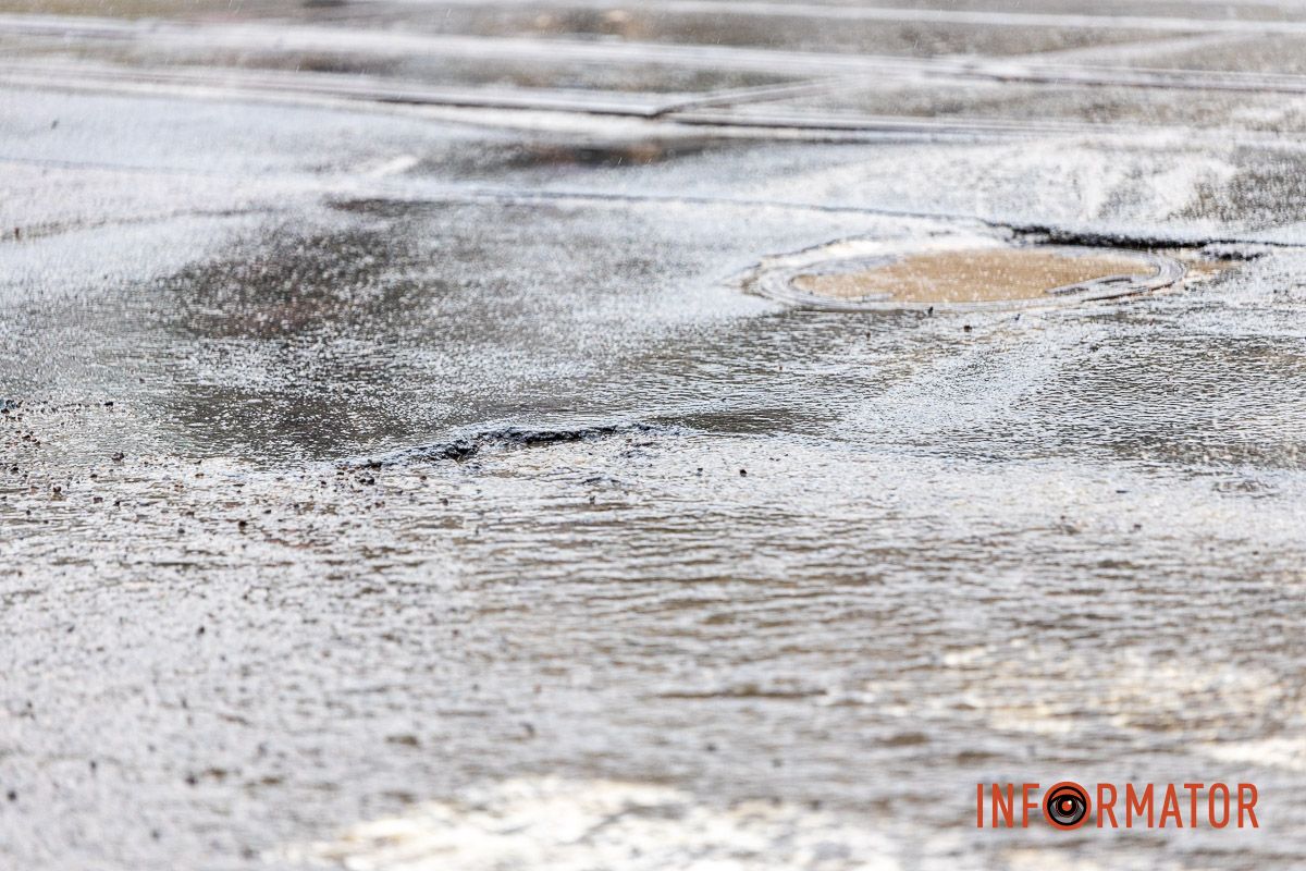 У Дніпрі на Святослава Хороброго через бездіяльність влади зростає небезпека для водіїв і пішоходів 1