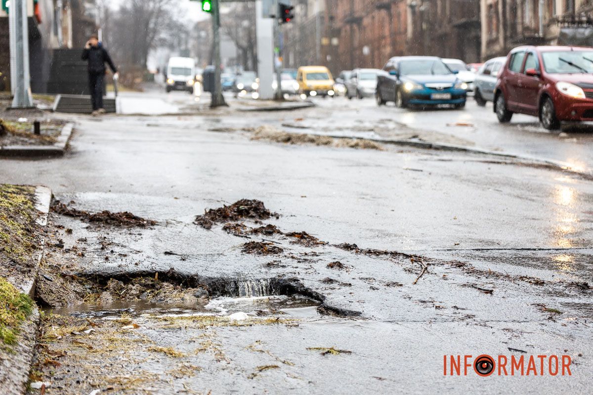 У Дніпрі на Святослава Хороброго через бездіяльність влади зростає небезпека для водіїв і пішоходів 2