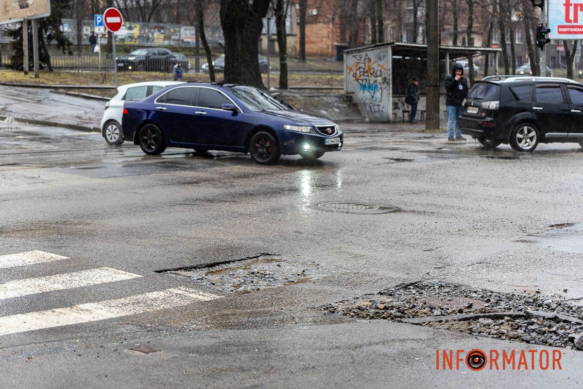 У Дніпрі на Святослава Хороброго через бездіяльність влади зростає небезпека для водіїв і пішоходів 3