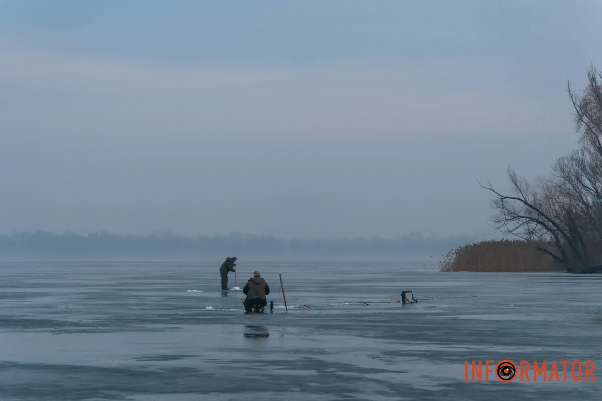 Рятувальники попередили, що навіть якщо лід здається міцним, є ймовірність, що він трісне