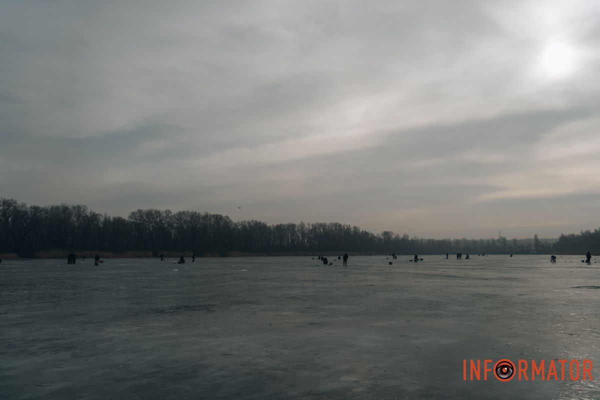 Якщо лід тріщить, слід негайно повернутись на берег