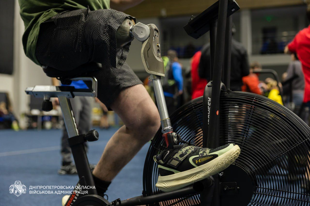 Програма включала веслування, кросфіт і велотренування