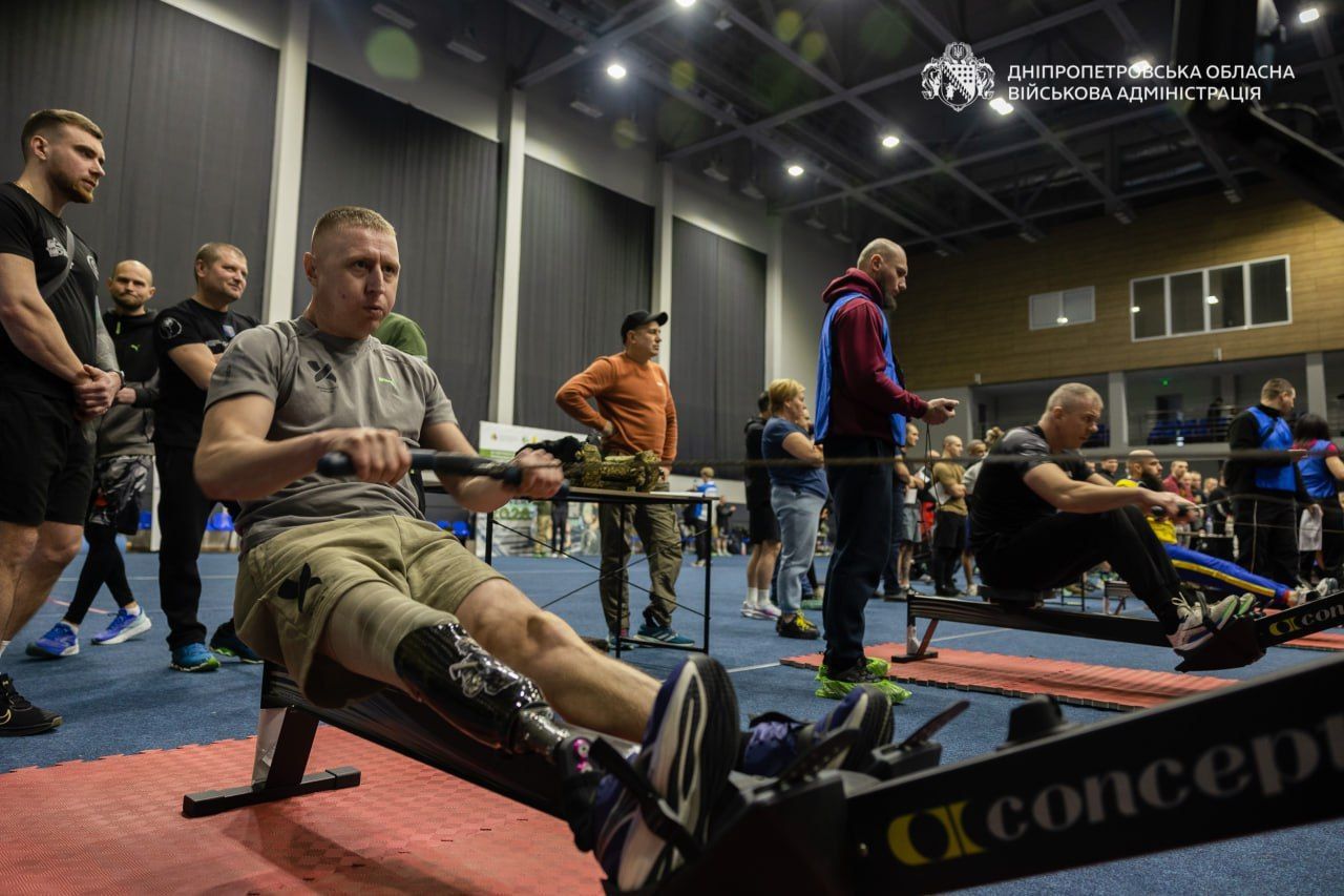 Ветерани та пораненні військові змагалися в різних дисциплінах, що демонструють силу та витривалість