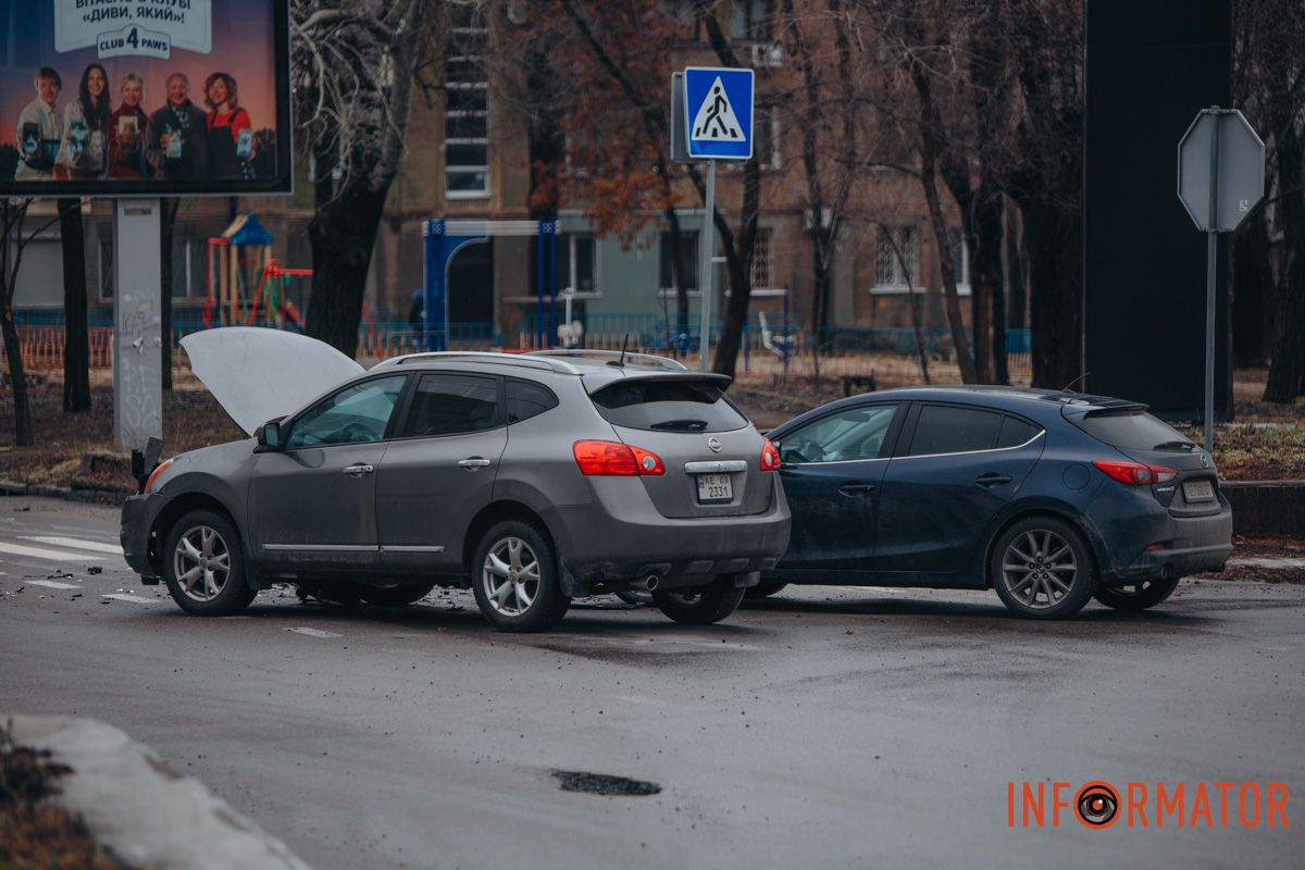 Машини наразі залишаються на місці подій Машини наразі залишаються на місці подій