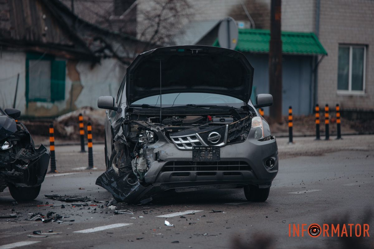 Автівки зазнали значних пошкоджень Автівки зазнали значних пошкоджень