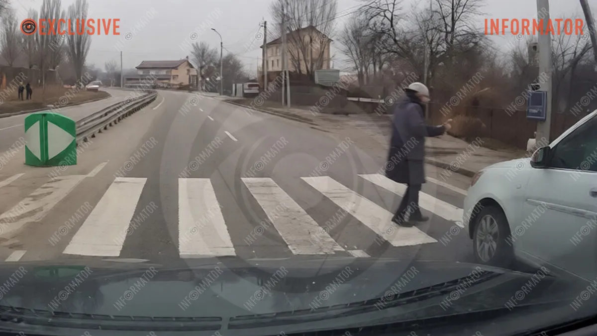 Відео моменту: у Дніпрі на Криворізькій Hyundai збив жінку на переході