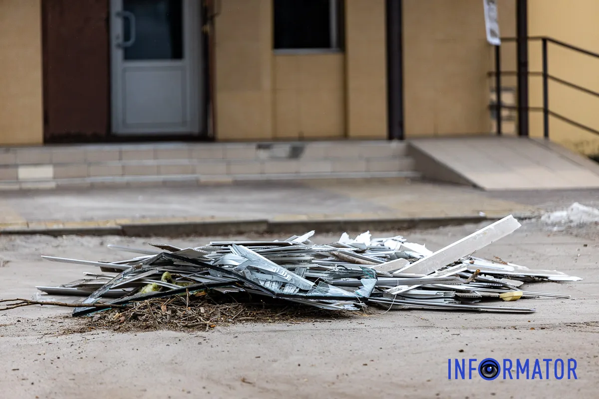 Скло під ногами і зруйновані фасади: наслідки атаки по Дніпру 17 лютого 1