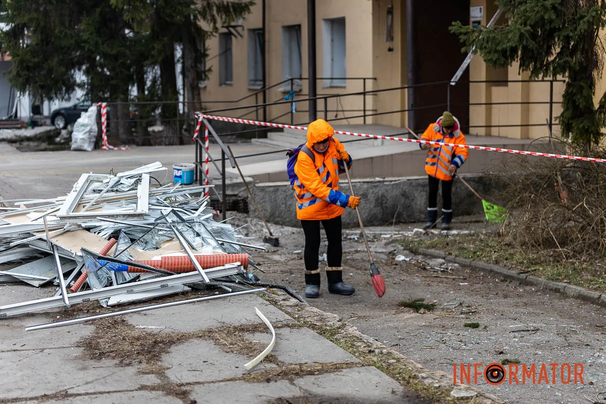 Скло під ногами і зруйновані фасади: наслідки атаки по Дніпру 17 лютого 5