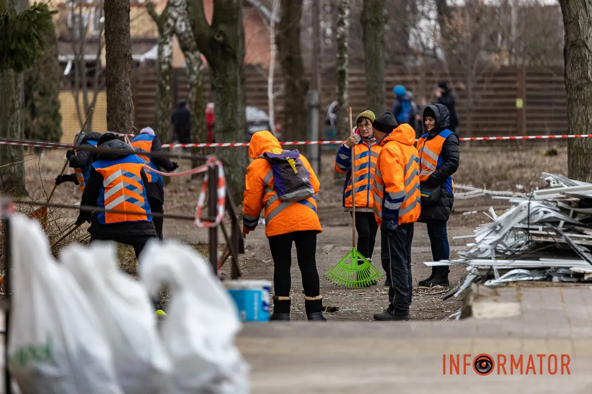 Скло під ногами і зруйновані фасади: наслідки атаки по Дніпру 17 лютого 10