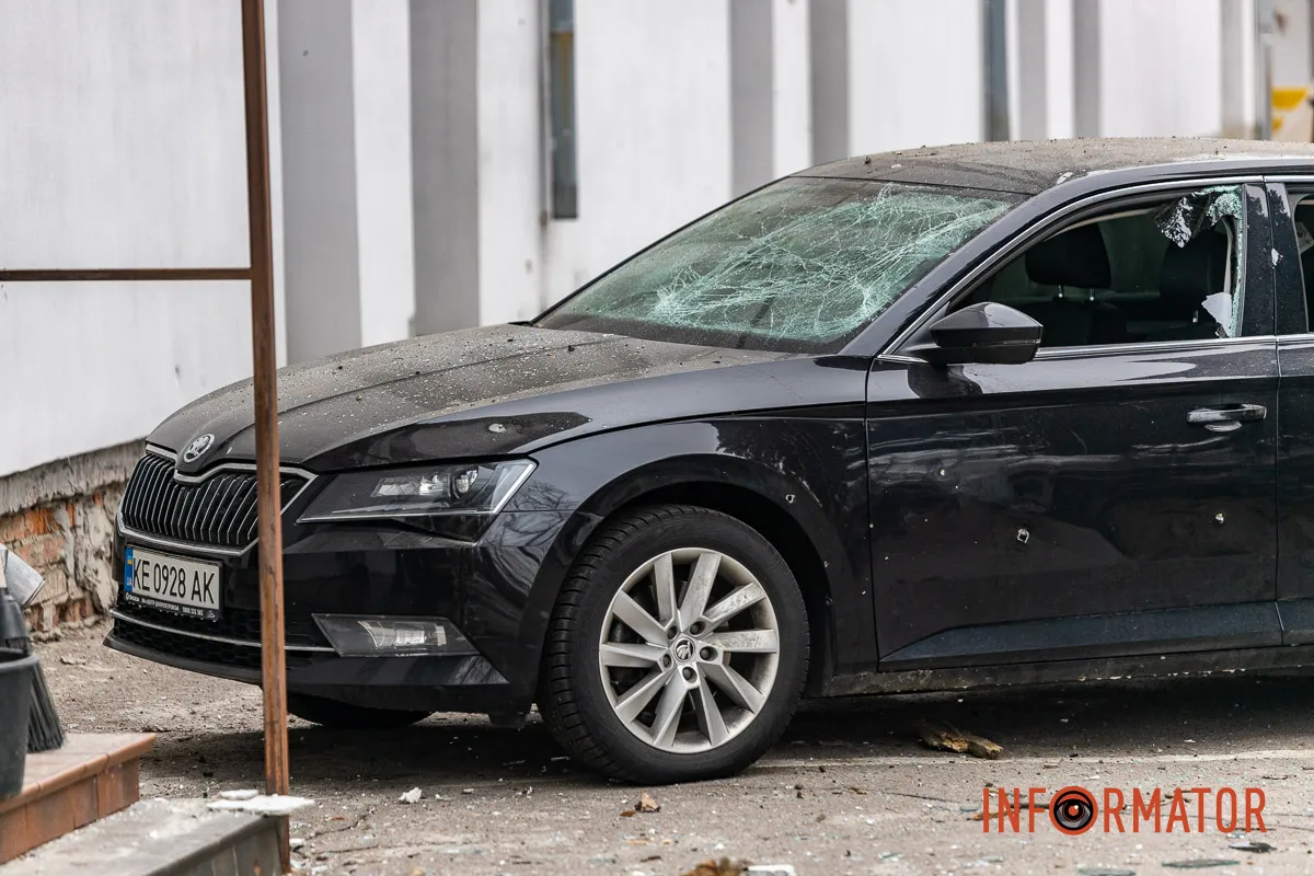 Скло під ногами і зруйновані фасади: наслідки атаки по Дніпру 17 лютого 13