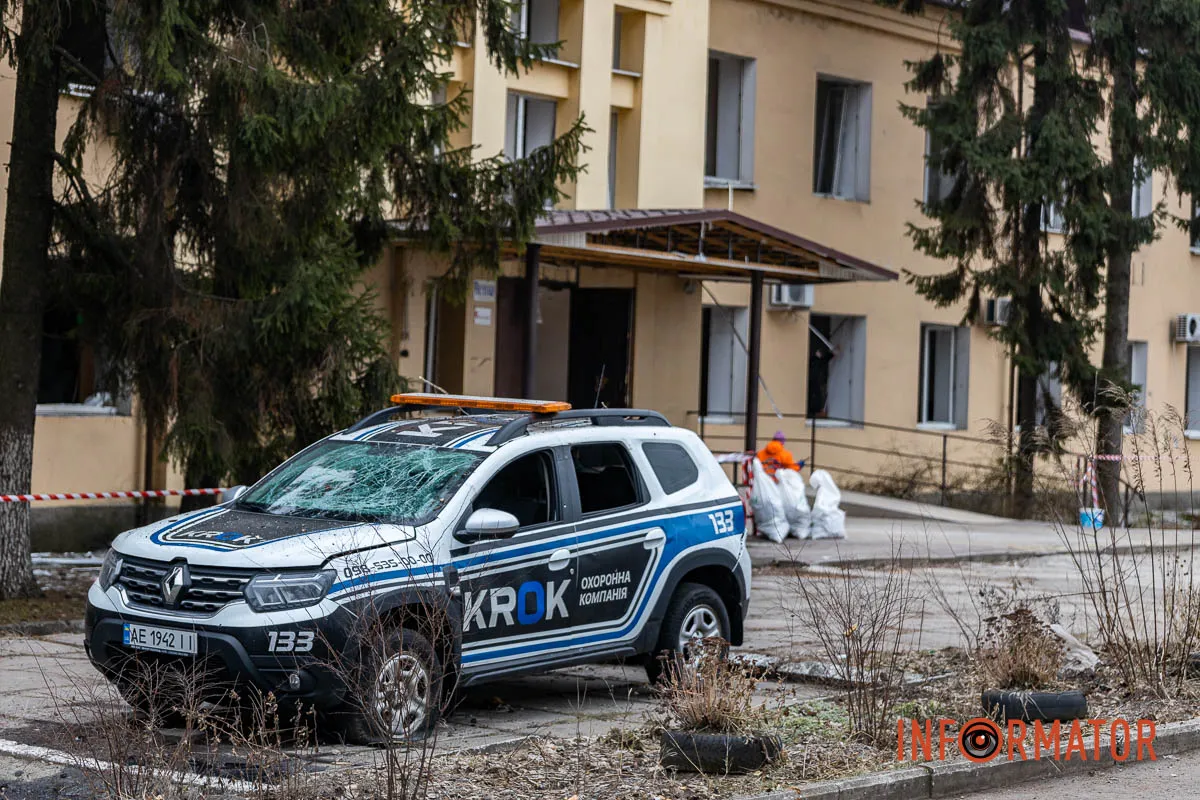 Скло під ногами і зруйновані фасади: наслідки атаки по Дніпру 17 лютого 15