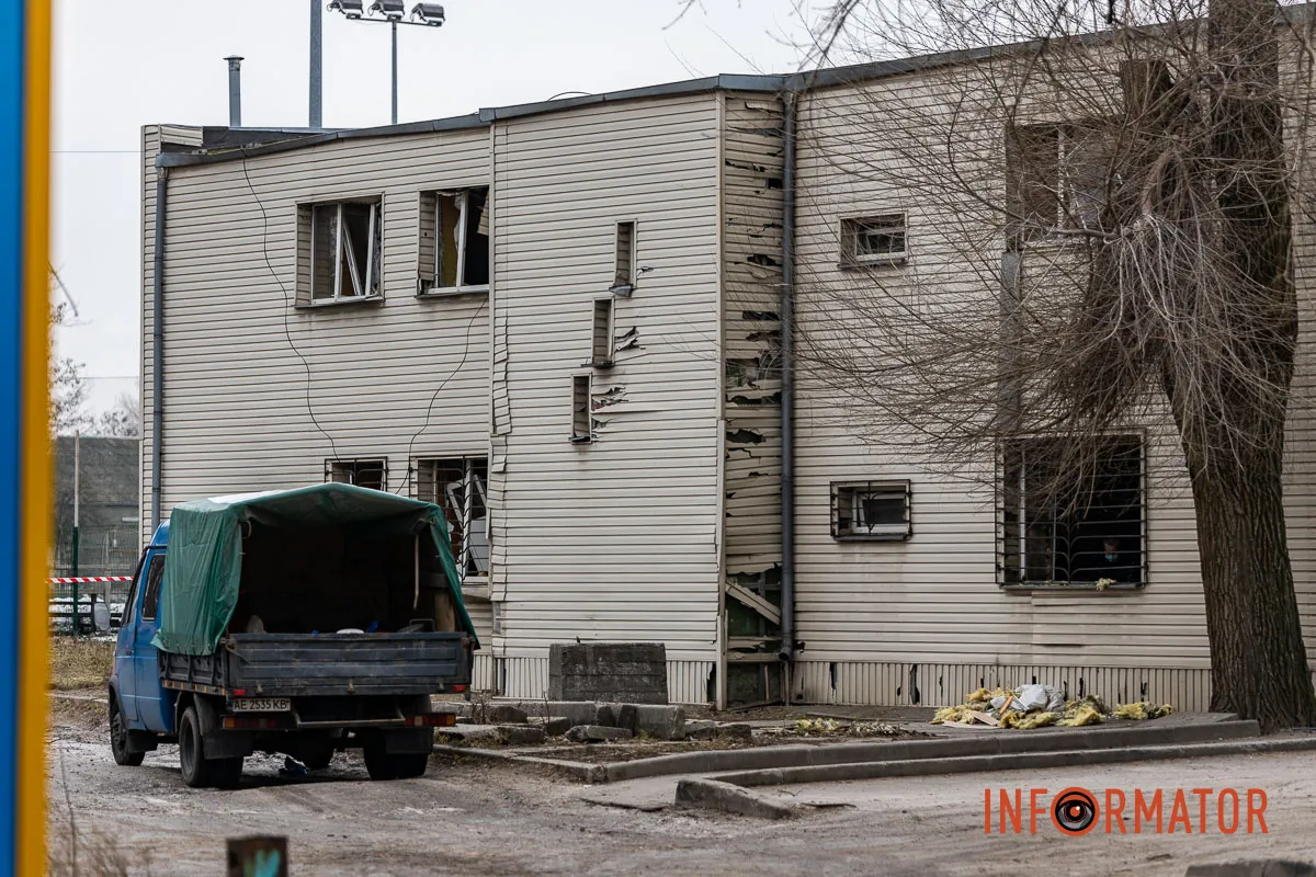 Скло під ногами і зруйновані фасади: наслідки атаки по Дніпру 17 лютого 16
