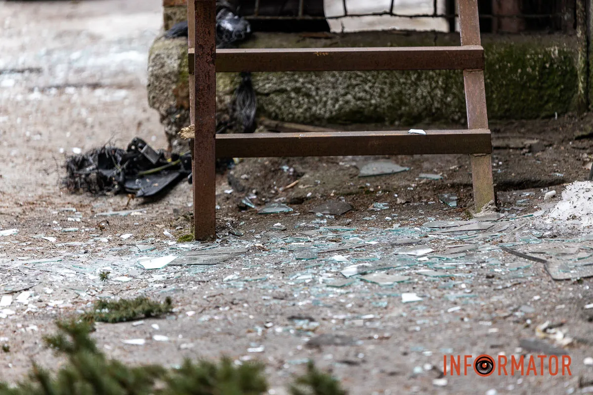 Скло під ногами і зруйновані фасади: наслідки атаки по Дніпру 17 лютого 18