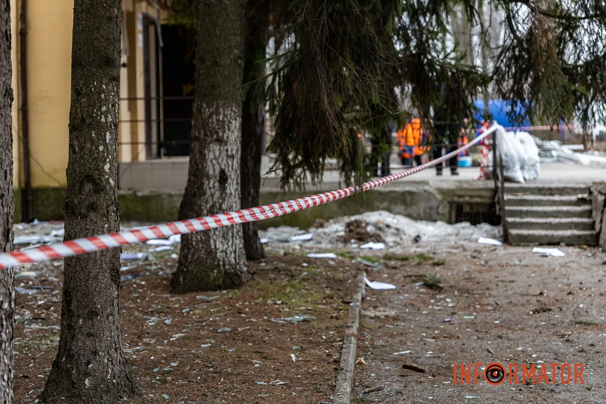 Скло під ногами і зруйновані фасади: наслідки атаки по Дніпру 17 лютого 20
