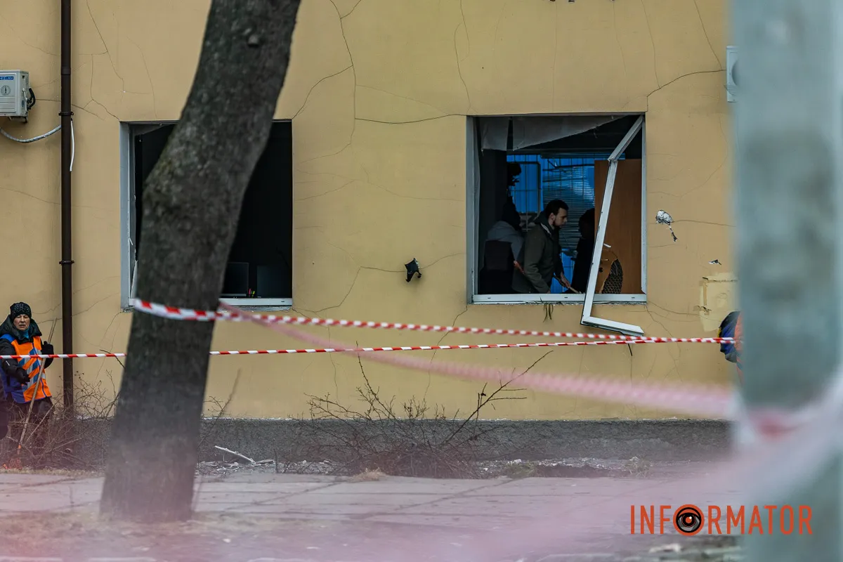 Скло під ногами і зруйновані фасади: наслідки атаки по Дніпру 17 лютого 28