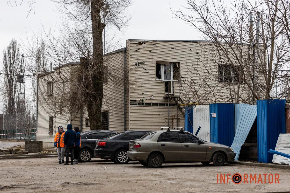 Скло під ногами і зруйновані фасади: наслідки атаки по Дніпру 17 лютого 30