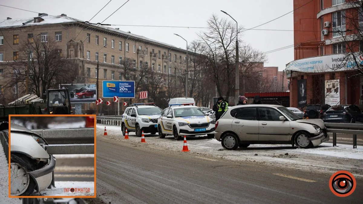 У Дніпрі на проспекті Науки Daihatsu в'їхав у відбійник: постраждалого забрали в лікарню