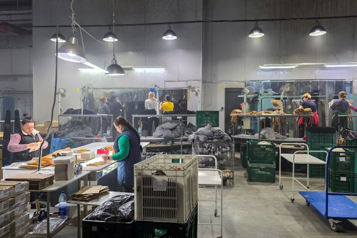 Нардеп Кисилевський відвідав підприємство під Дніпром з виготовлення жіночих колготок та перевірив використання гранту 3