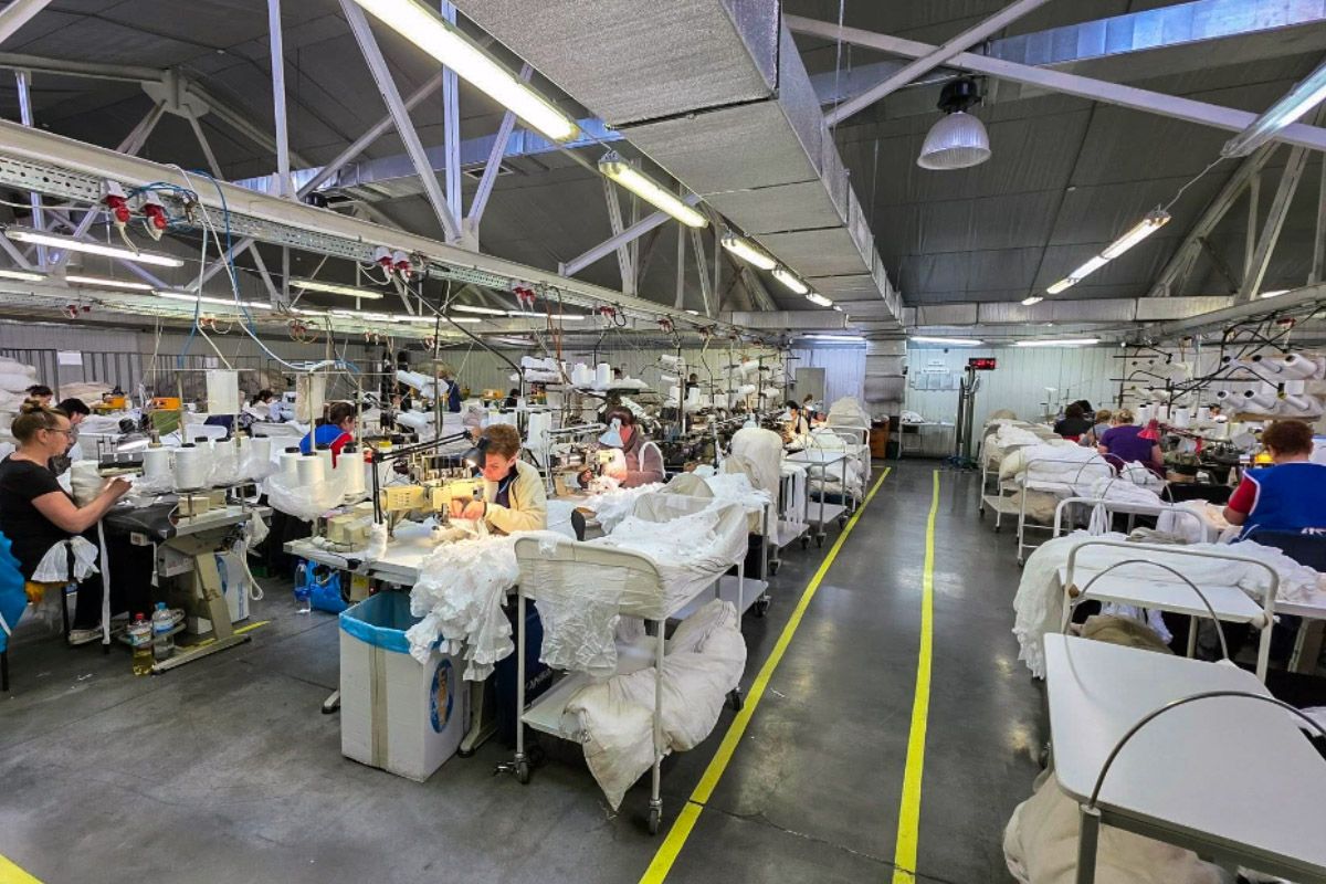 Нардеп Кисилевський відвідав підприємство під Дніпром з виготовлення жіночих колготок та перевірив використання гранту 5