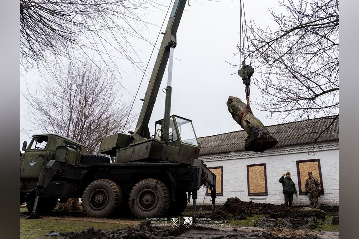 Артефакти перевезли до міста Дніпро на тимчасове зберігання