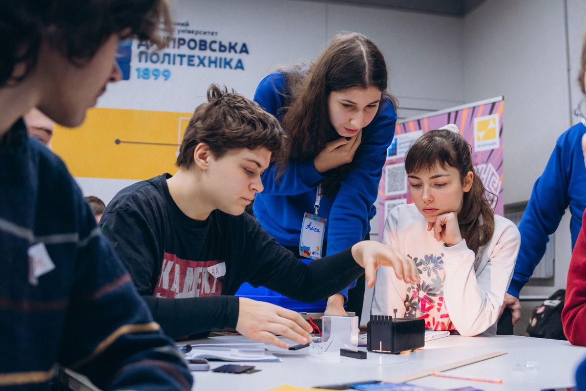 «WOW-фізика 2.0»: «Інтерпайп» Пінчука поновив в Дніпрі безкоштовні інтерактивні заняття з фізики для старшокласників 2