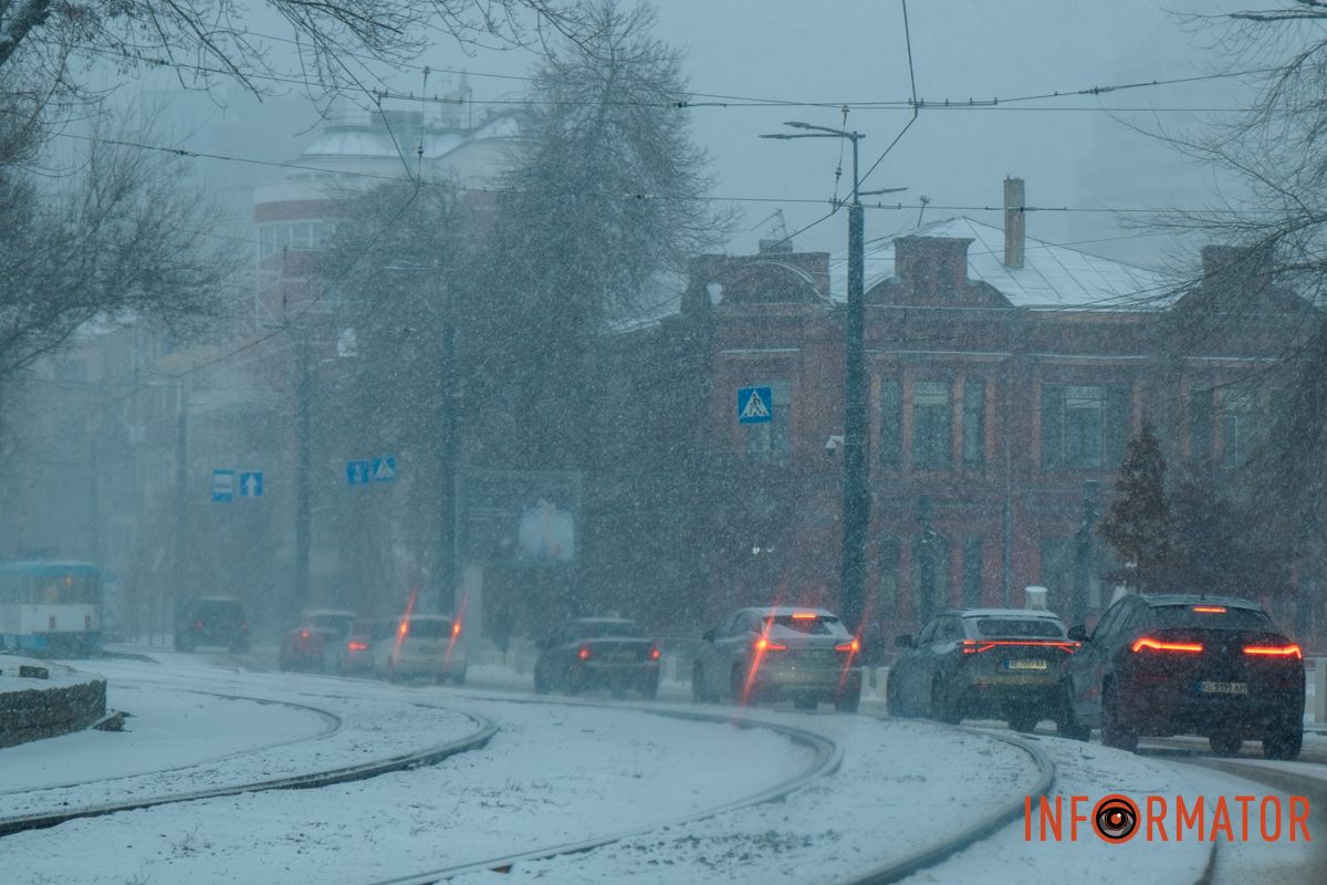 У місті до вечора тривав затяжний снігопад