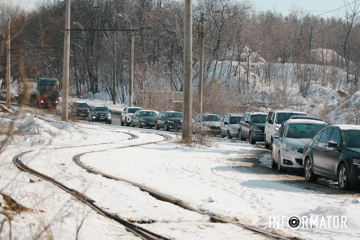 В Днепре на Западном пути столкнулись Volkswagen и грузовик: ребенок в больнице, движение затруднено 16