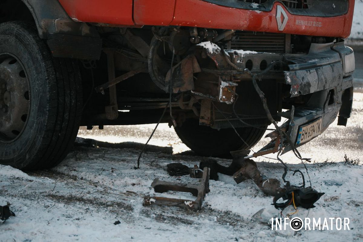 В Днепре на Западном пути столкнулись Volkswagen и грузовик: ребенок в больнице, движение затруднено 19