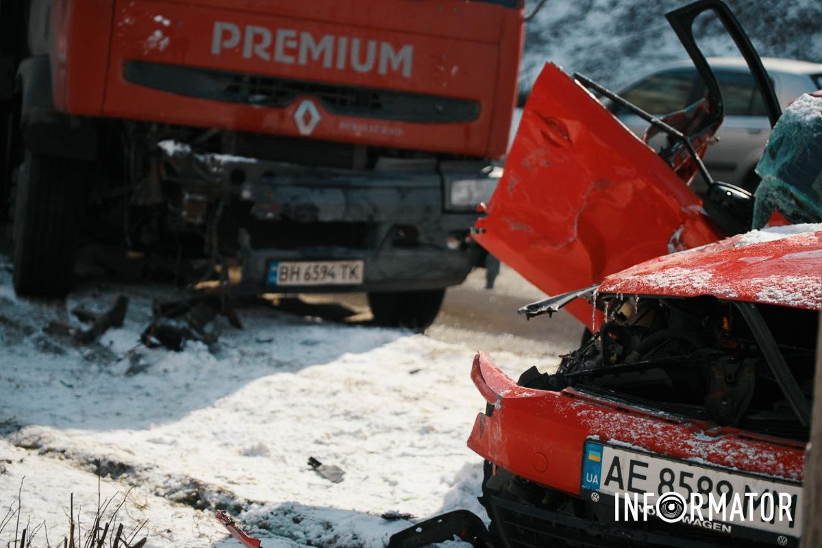 В Днепре на Западном пути столкнулись Volkswagen и грузовик: ребенок в больнице, движение затруднено 6