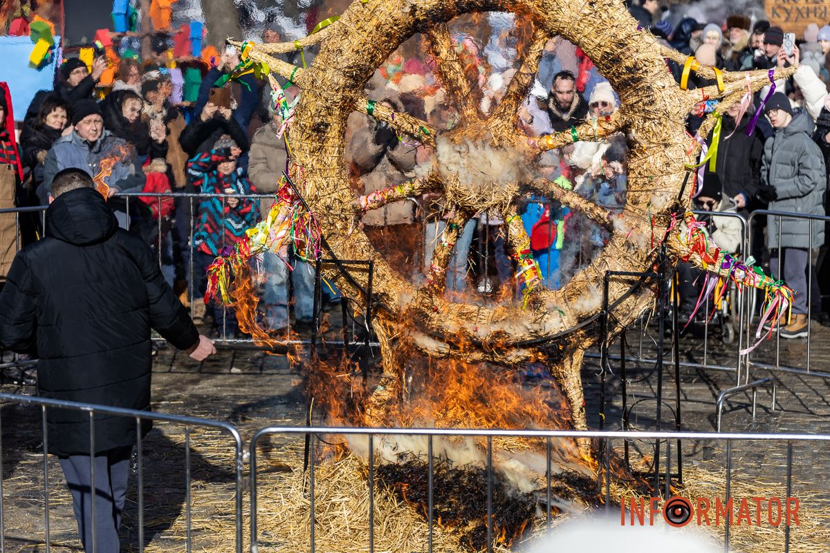 В Днепре в парке Шевченко проводили зиму 21