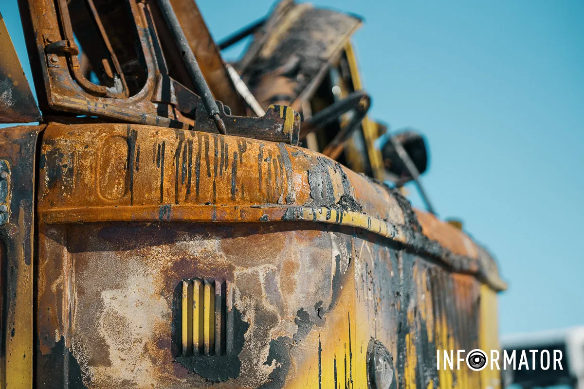 Автопробіг показав машини, які постраждали від ракетно-дронових атак рф по Дніпру