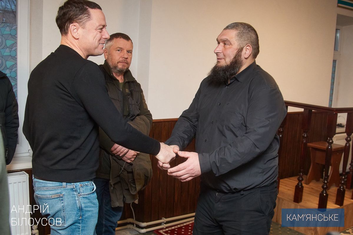 Адже у священний для мусульман місяць Рамадан ця вечірня трапеза є символом не лише віри, а й єдності громади Мер Кам’янського Білоусов привітав мусульманську громаду з Рамаданом в мечеті «Аль-Басір» 3