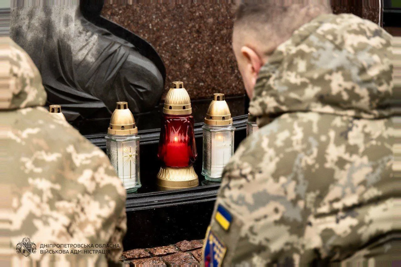 У Дніпрі відбулися заходи з вшанування пам’яті військовослужбовців, які загинули, захищаючи нашу землю