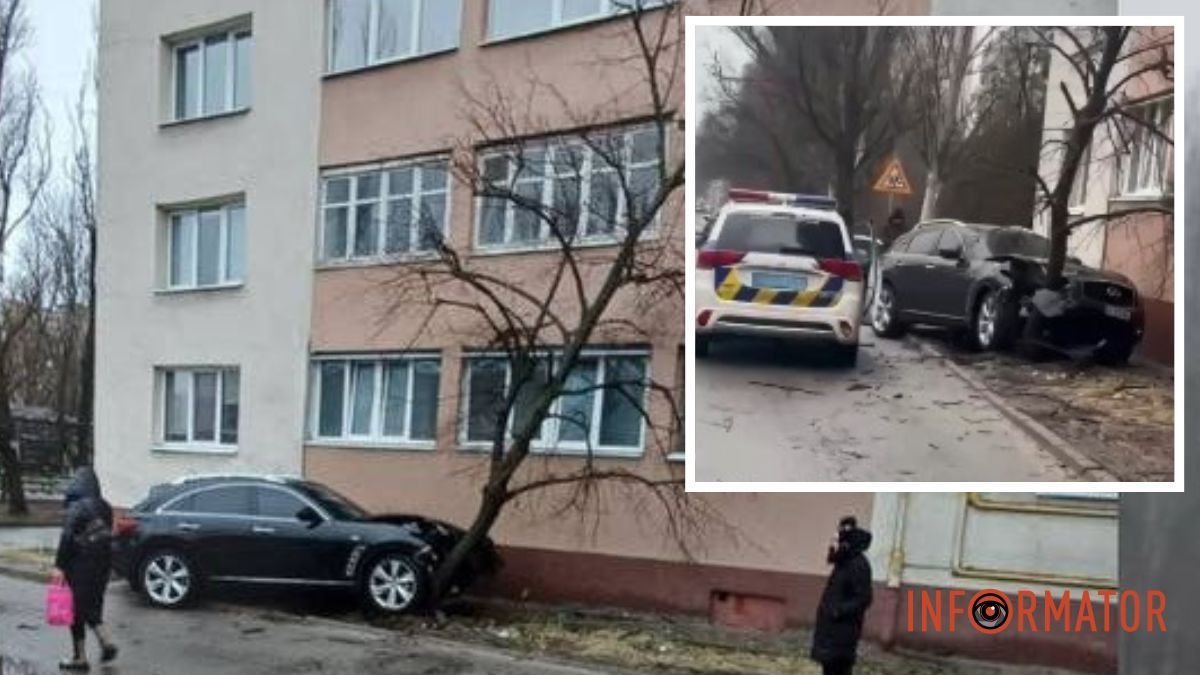 У Дніпрі Infiniti влетів у дерево на Червоному Камені