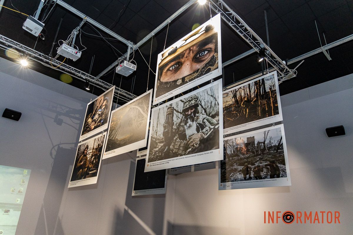 У четвер, 26 лютого, у Дніпрі відкрили тематичну фотовиставку «Народ, що став військом» «Народ, що став військом»: у Дніпрі відкрили фотовиставку до роковини повномасштабного вторгнення 1
