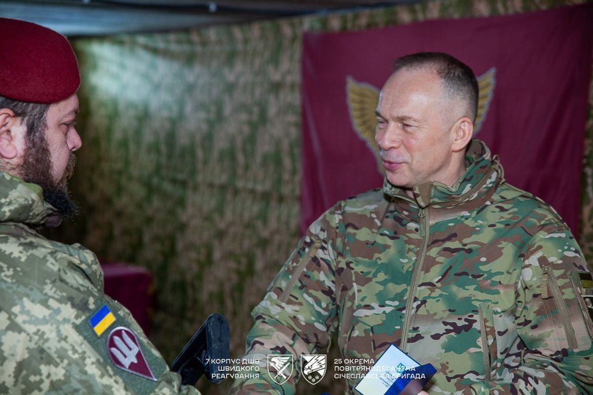 Бійці 25-ї окремої повітрянодесантної Січеславської бригади 7 корпусу ШР ДШВ відзначилися героїзмом та стійкістю під час оборони України Бійці 25-ї окремої повітрянодесантної Січеславської бригади 7 корпусу ШР ДШВ відзначилися героїзмом та стійкістю під час оборони України