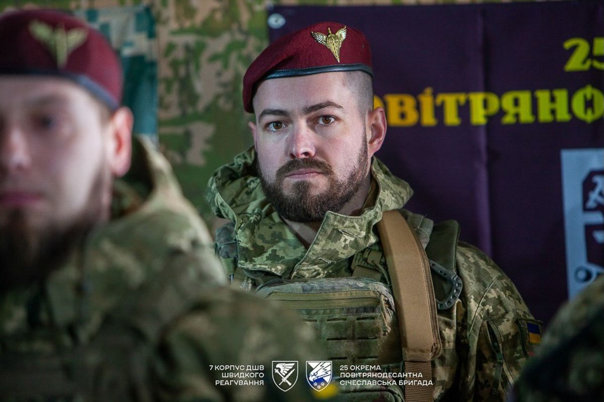 Головнокомандувач ЗСУ Олександр Сирський вручив їм нагороди Головнокомандувач ЗСУ Олександр Сирський вручив їм нагороди