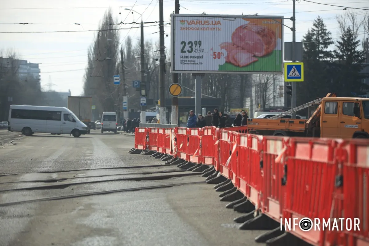 Піврічний ремонт трамвайної лінії розпочали: у Дніпрі перекрили проспект Богдана Хмельницького 2
