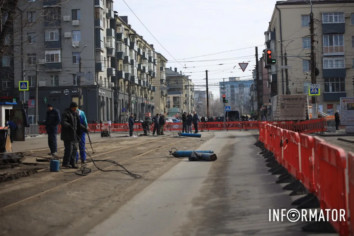 Піврічний ремонт трамвайної лінії розпочали: у Дніпрі перекрили проспект Богдана Хмельницького 10