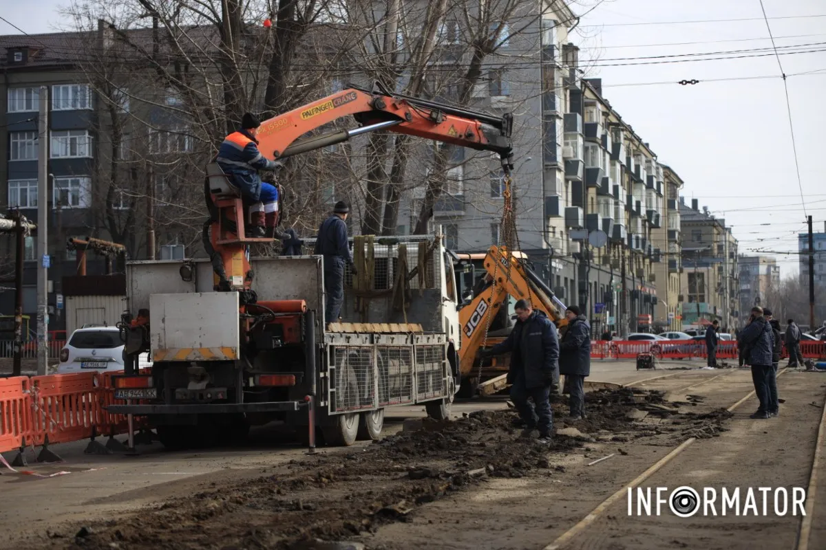 Піврічний ремонт трамвайної лінії розпочали: у Дніпрі перекрили проспект Богдана Хмельницького 12