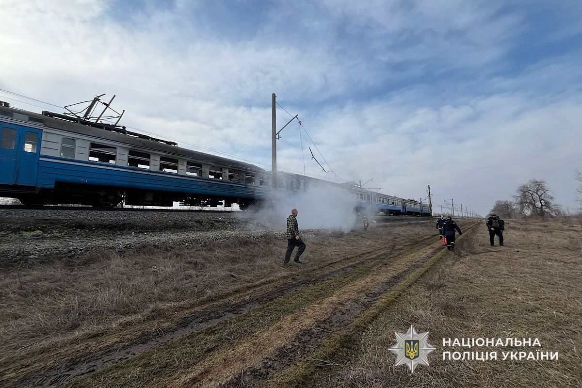 Ворожа атака по електричці у Дніпропетровській області: кількість постраждалих зросла, рух потягів змінили 1