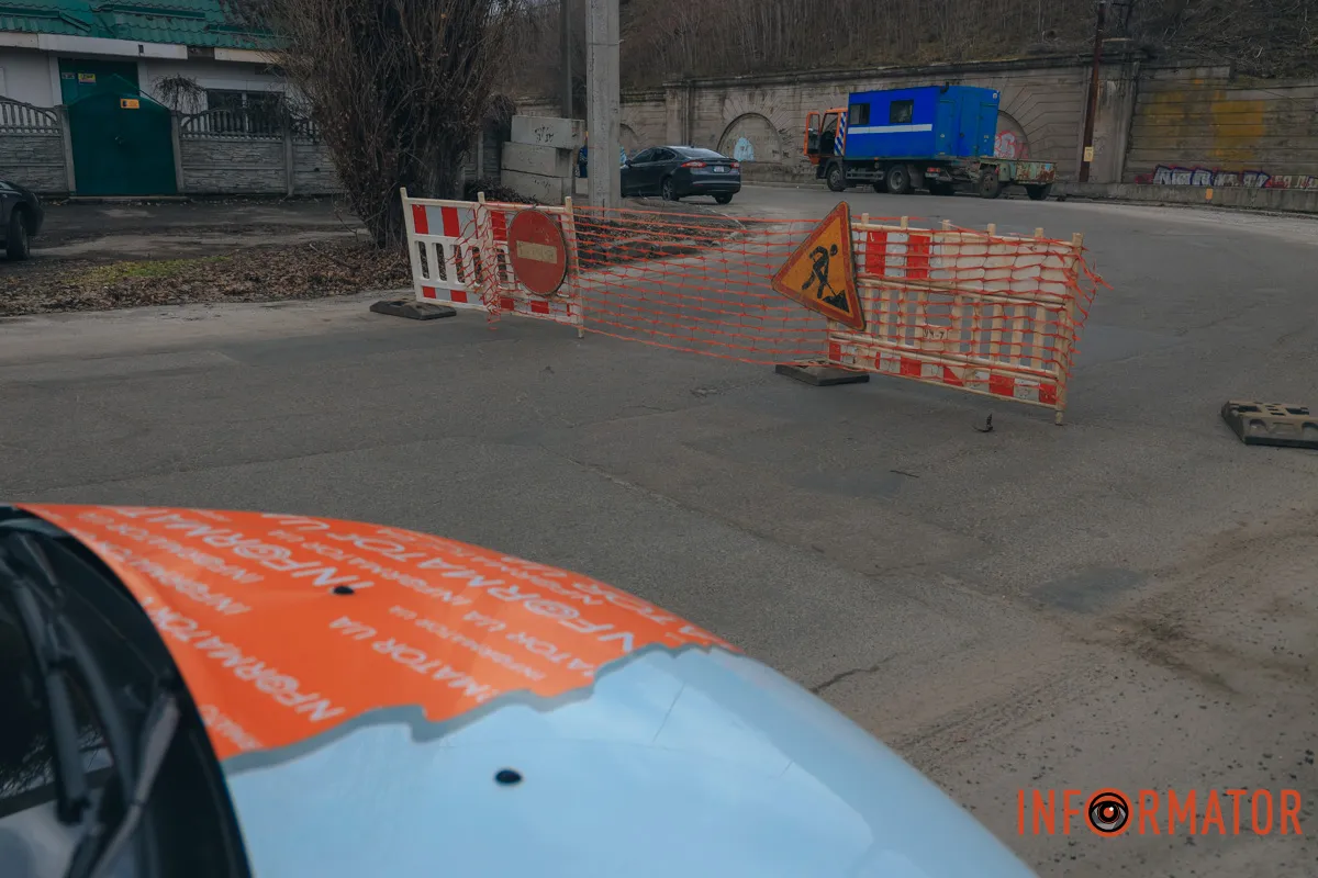 Рух по Пастера перекрили Рух перекрито: у Дніпрі на Пастера провалився асфальт 17
