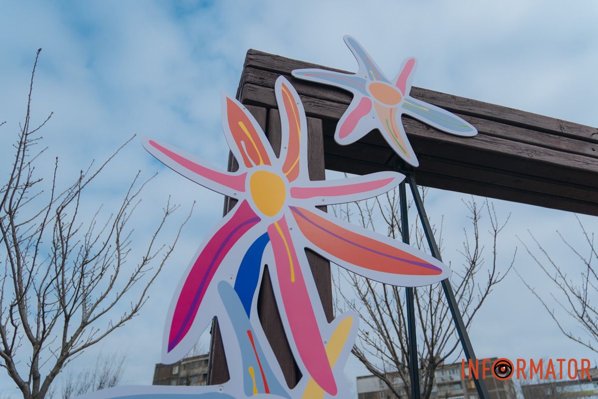 Навіть небо блакитніше у хмарну погоду Навіть небо блакитніше у хмарну погоду