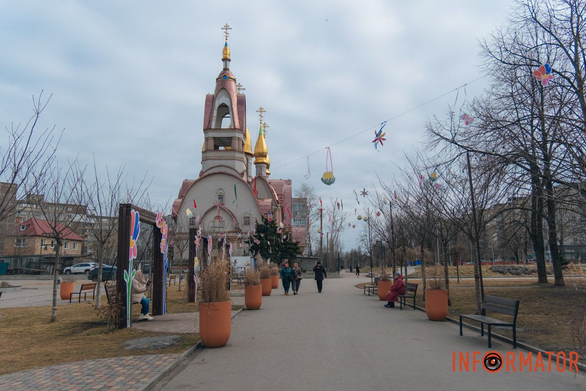Сквер прикрасили до приходу весни Сквер прикрасили до приходу весни