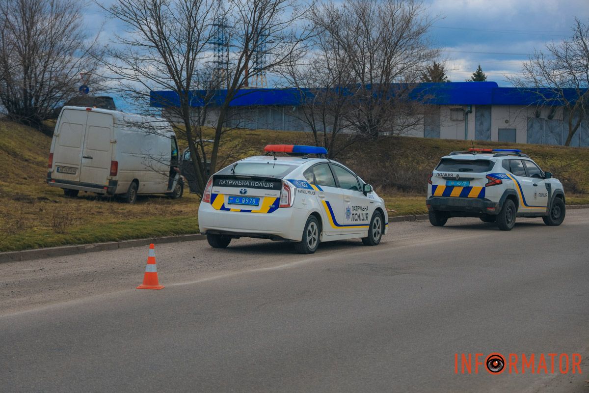 Volkswagen на узбіччі та поліція: що сталось на Передовій в Дніпрі 13